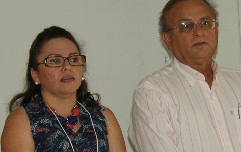 Secretária Tércia Leda e o prefeito Vilton Cunha
