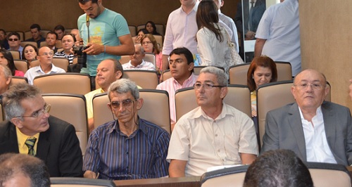 Deputado Vivaldo Costa (dir) acompanha audiência pública