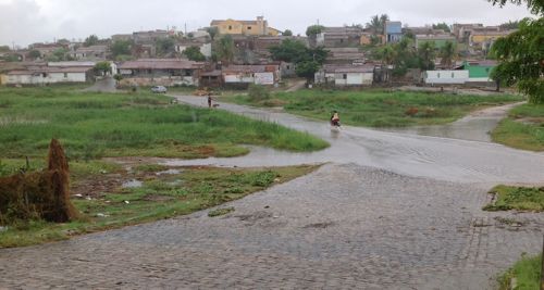 Imagem da passagem molhada de acesso ao JoÃ£o XXIII na manhÃ£ de hoje (21)