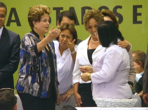 fatima apontando