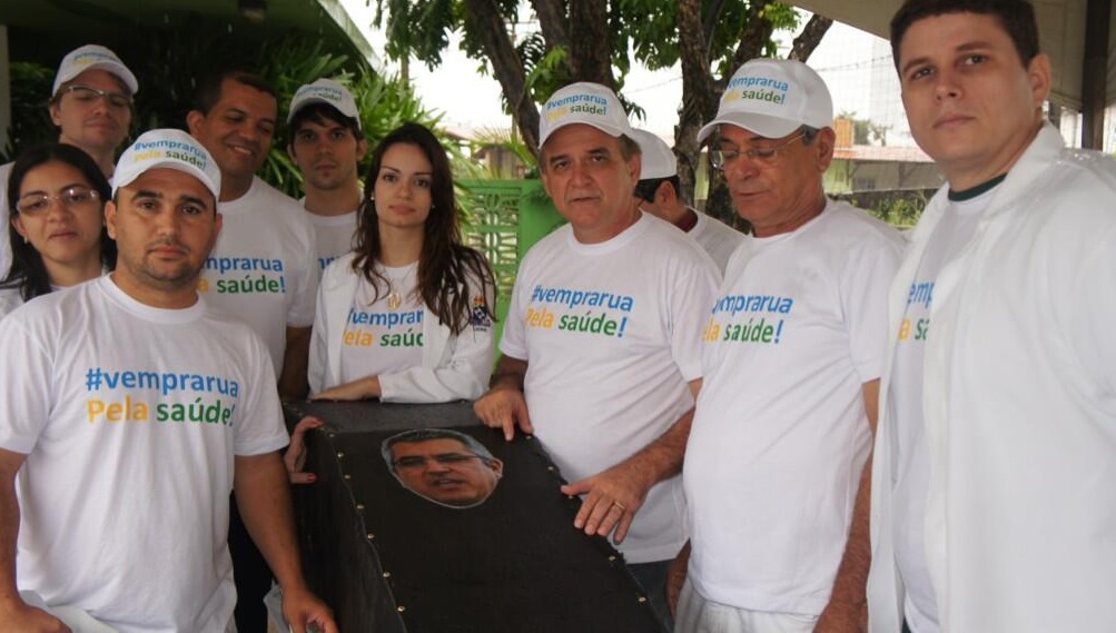 MÃ©dicos fazem o velÃ³rio do SUS