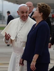 20130811120657_cv_dilma-e-papa-1-231x300_gde
