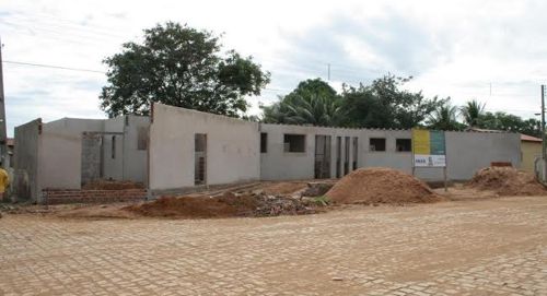 Unidade BÃ¡sica de SaÃºde inacabada em Apodi
