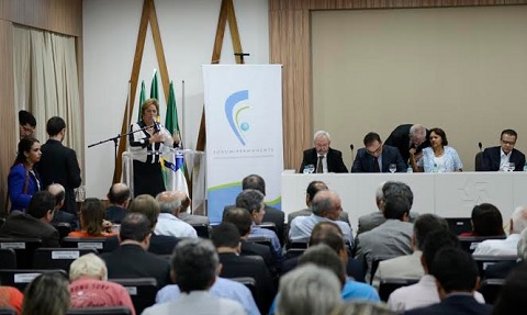 De longe FÃ¡tima foi chamada de senadora