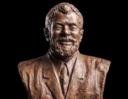 lula estatua