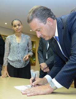 20140627035134_cv_MARINAEDUARDO20140621045330_cv_Marina_e_Eduardo_gde_gde