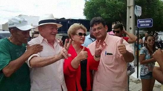 Vivaldo e Jackson posaram para os fotógrafos ao lado de Wilma