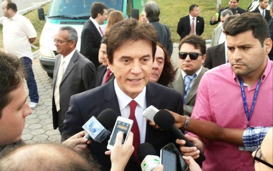 Robinson conversou com a imprensa antes da cerimônia de diplomação