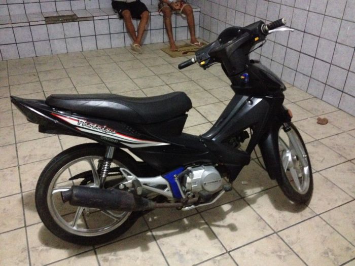 Motocicleta utilizada para cometer delitos em Sto Antonio