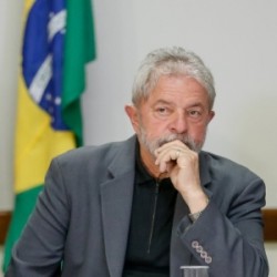 lula mão na boca