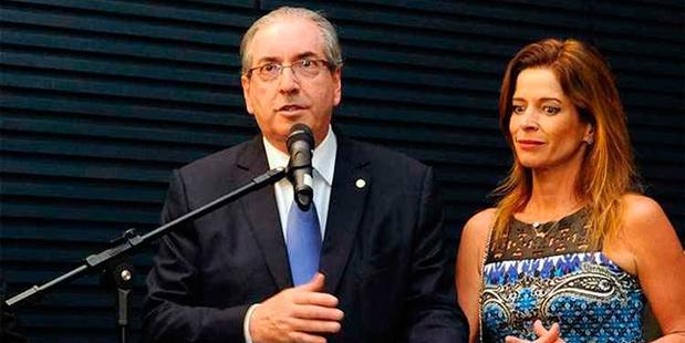 CUNHA E CLÁUDIA CRUZ