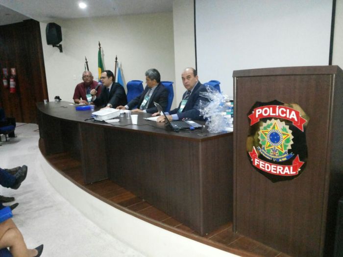 Presidente do SINPEFRN entrega placa