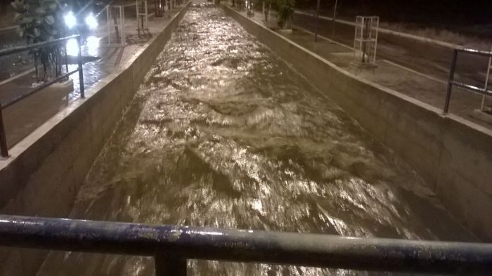 Canal do Frango em Patos, transbordou devido a forte chuva.