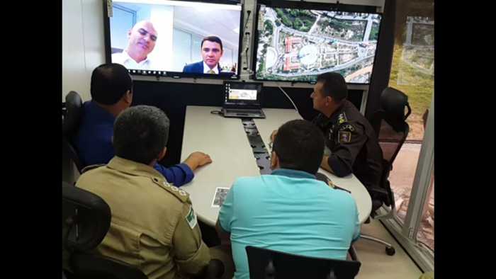 Reunião-por-vídeo-conferência-na-plataforma-de-observação-do-GGI-M-com-o-Secretário-de-Segurança
