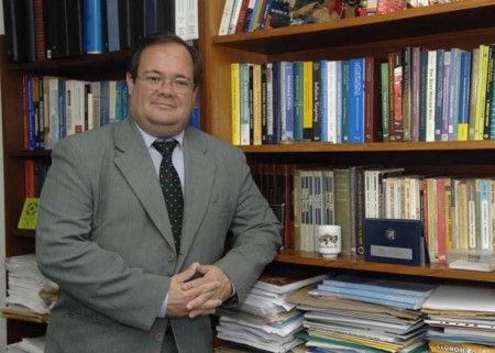01/07/2010. Crédito: Zuleika de Souza/CB/D.A Press. Brasil. Brasília - DF. O professor de economia da Universidade de Brasília - UnB, José Luís Oreiro.