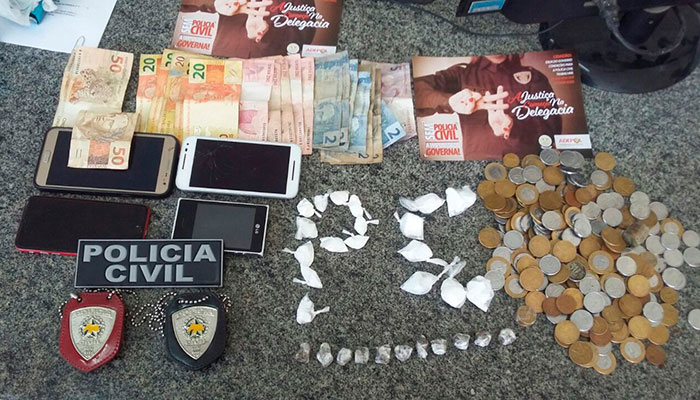 Droga-dinheiro-e-celulares-apreendidos-pela-Polícia-Civil