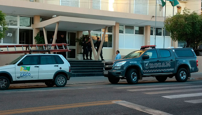 Policiais-na-Prefeitura-de-Caicó-Foto-Sidney-Silva
