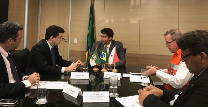 thumbnail_Walter Alves e ministro Helder Barbalho. 16.08.17