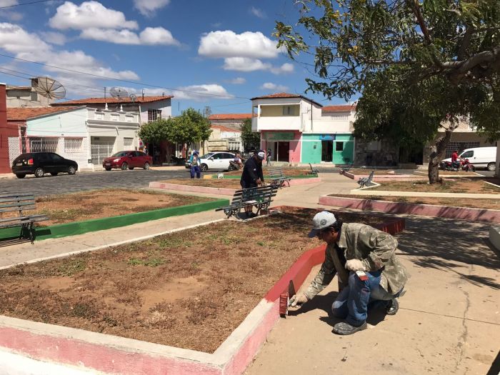 Prefeitura de Jucurutu vai cuidando das praças