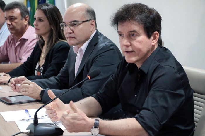 Robinson garante apoio a oficinas de costura do Seridó