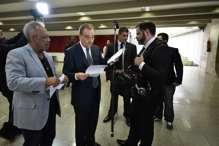 Senador Agripino grava programa partidário do Democratas
