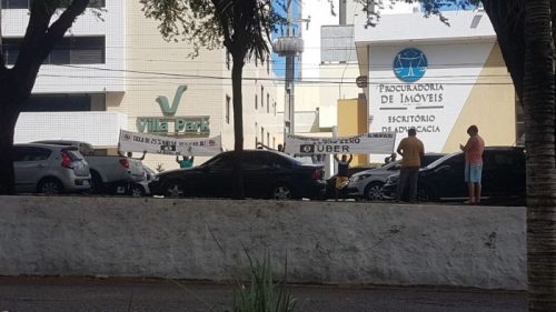Protesto de motoristas do Uber em trecho da Hermes da Fonseca e Salgado Filho