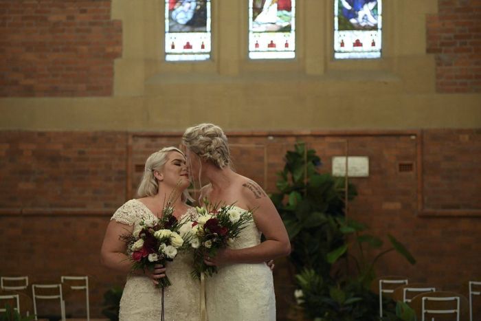 Em 1Âº dia de nova lei, AustrÃ¡lia celebra casamentos gays
