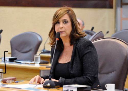 Márcia cobra do Governo solução para greve da UERN