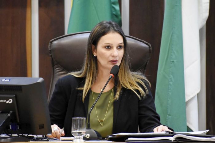 Cristiane Dantas requer conclusão da reforma da biblioteca Câmara Cascudo