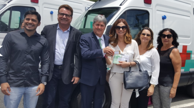 Tomba entrega ambulÃ¢ncia a populaÃ§Ã£o de Santa Cruz