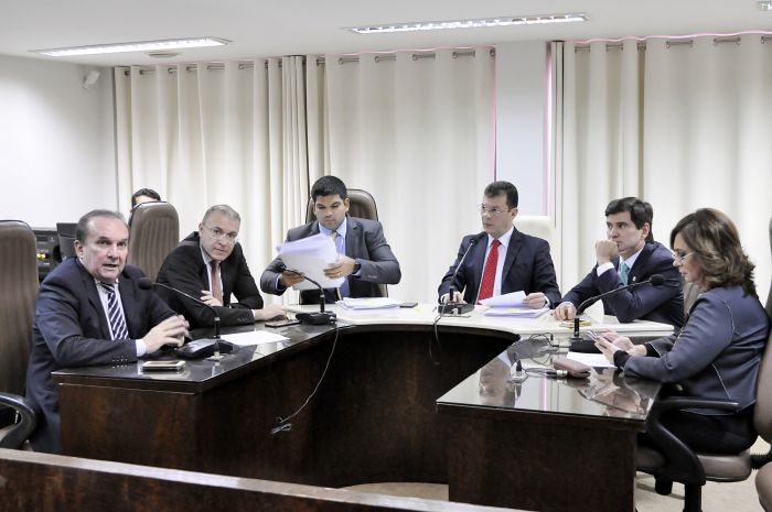 CCJ aprova projeto de lei para adequação de servidores da Tributação