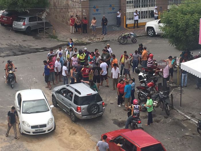 Cidadão reage à tentativa de assalto, é baleado e bandido é preso em flagrante