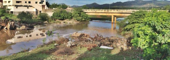 Rio Piranhas com muita Ã¡gua neste momento