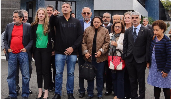 Olha o Xerife ali, Fátima! Ela: cala a boca, omi! rsrsr...