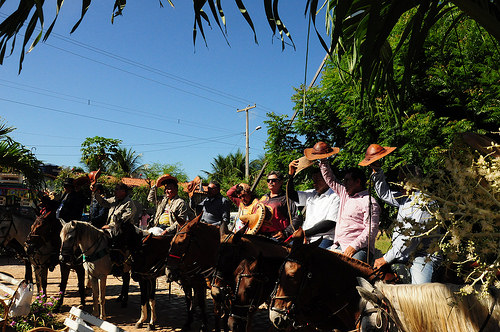 Cavaleiros seguem a rota do trem com saÃda de Mossoró e chegada em Patu
