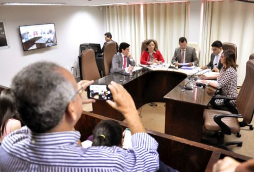 Comissão de Constituição aprova projeto que proíbe utilização de canudos plásticos