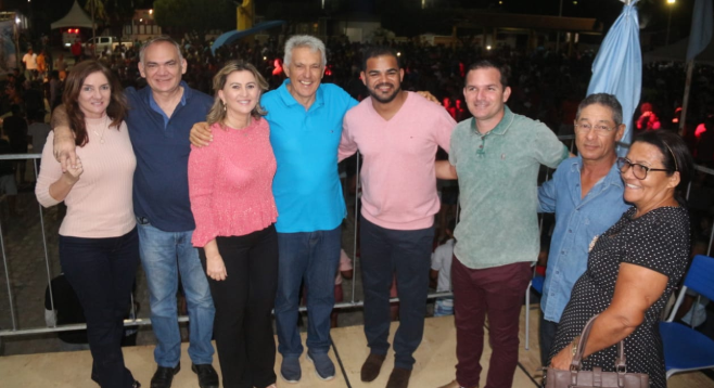 Terezinha e JoÃ£o Maia recebem apoio em Galinhos (RN)