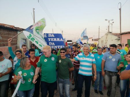 João Maia participa de carreatas e caminhadas num sábado de muitos apoios