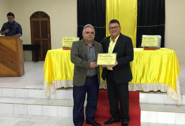 Empresas e personalidades caicoenses são homenageadas.