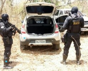 PolÃ­cia localiza âblindadoâ e carros com explosivos