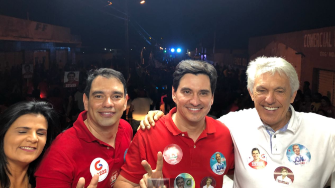 João Maia e George Soares arrastam multidão pelas ruas de Assu