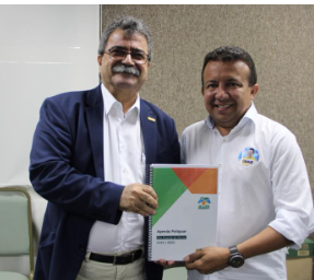 Caicoense Odair Diniz recebe plano da FIERN