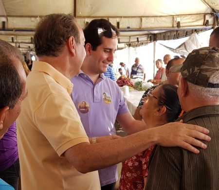 Jácome recebe carinho de feirantes e moradores no bairro das Quintas