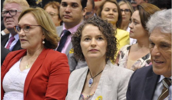 JoÃ£o Maia e Zenaide na mesma fila