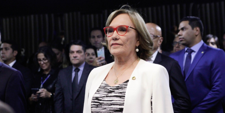Zenaide toma posse em cerimônia no Senado