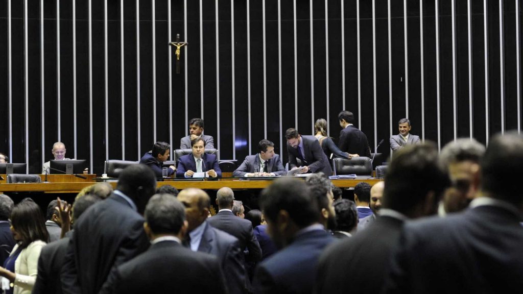 Câmara derruba decreto assinado por Mourão sobre sigilo de documentos