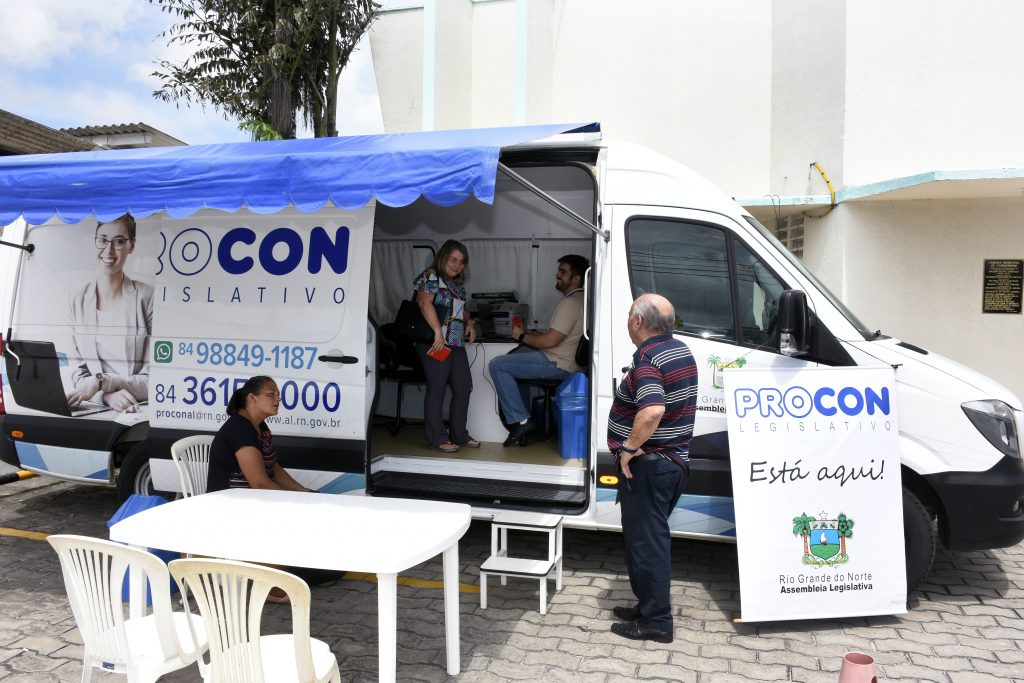 Procon Móvel presta assistência gratuita em Parnamirim