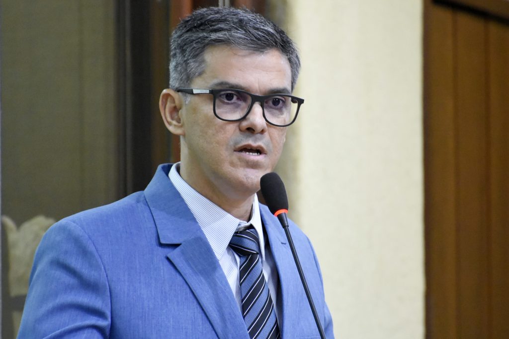 Coronel Azevedo cobra pagamento de servidores da Segurança