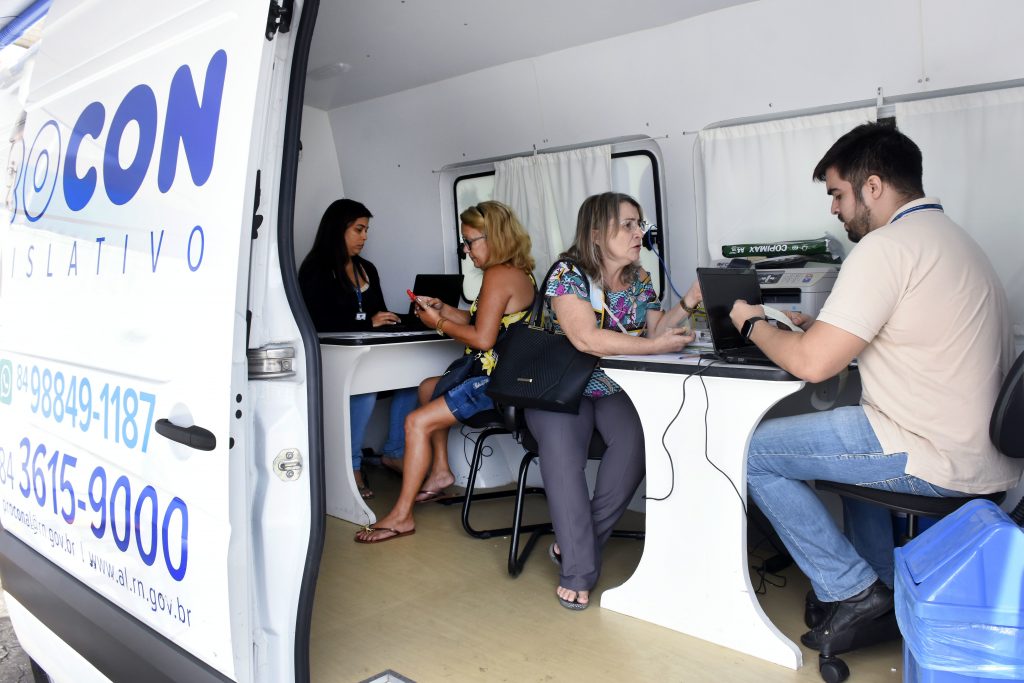 Procon Móvel presta assistência gratuita em Parnamirim