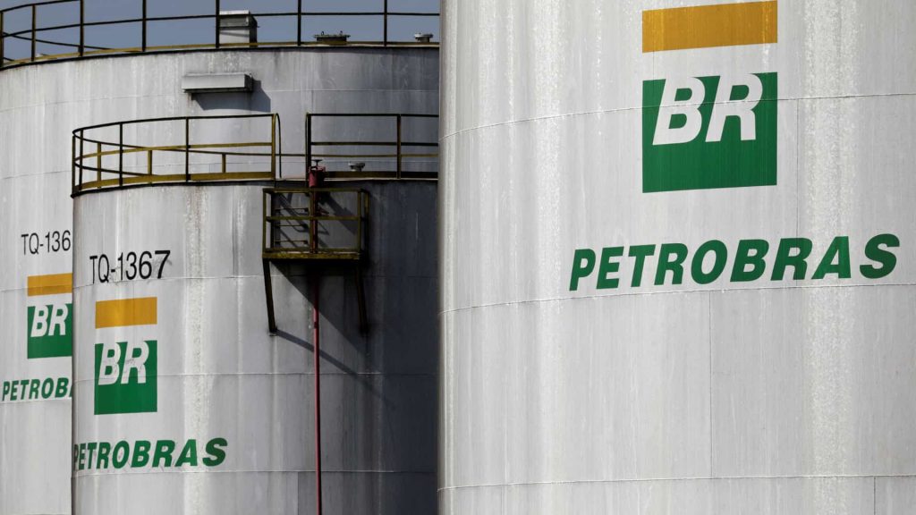 Petrobras reduz dívida, mas perde produção